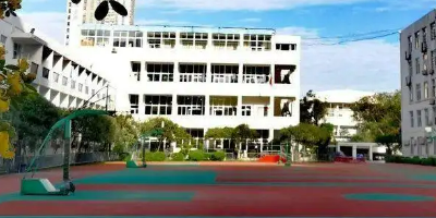 <b>成都財貿職業高級中學</b>