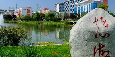 <b>成都鐵路衛(wèi)生學(xué)校</b>