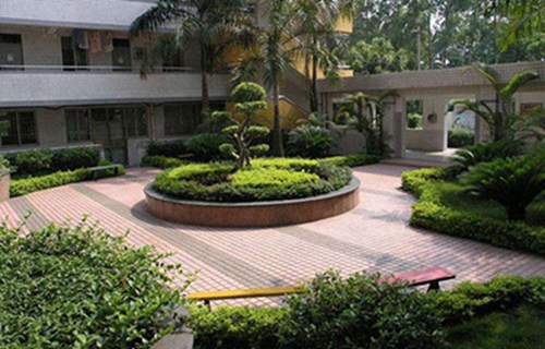 2023年讀模具與數(shù)控專業(yè)選擇巴中哪所職業(yè)學(xué)校比較好